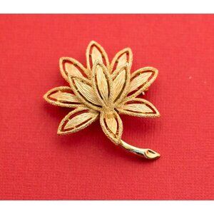 Victorian Style Lotus Brooch By Avon F13